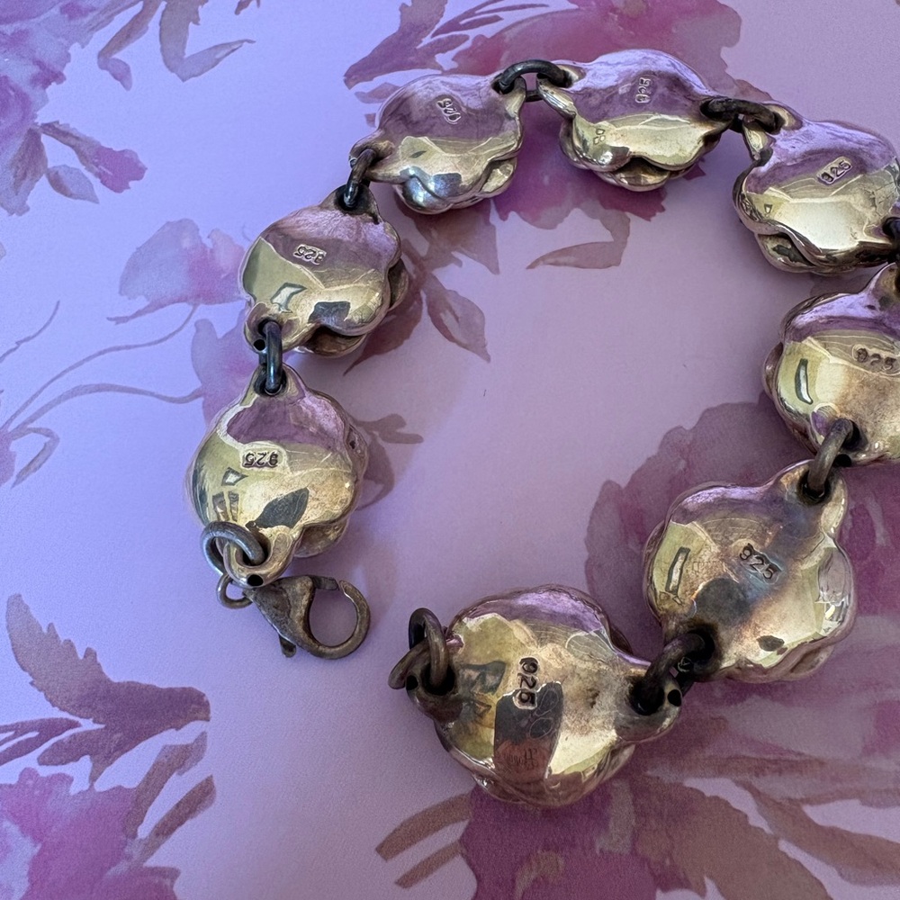 Elegant Silver Floral Bracelet - Picture 3 of 4